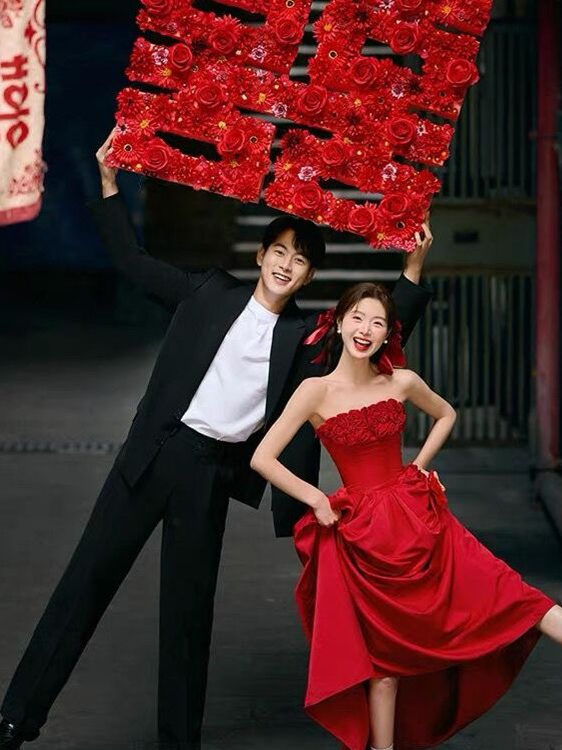 2025 New Red Strapless Floral  - Photography Outfit ulasan dan harga